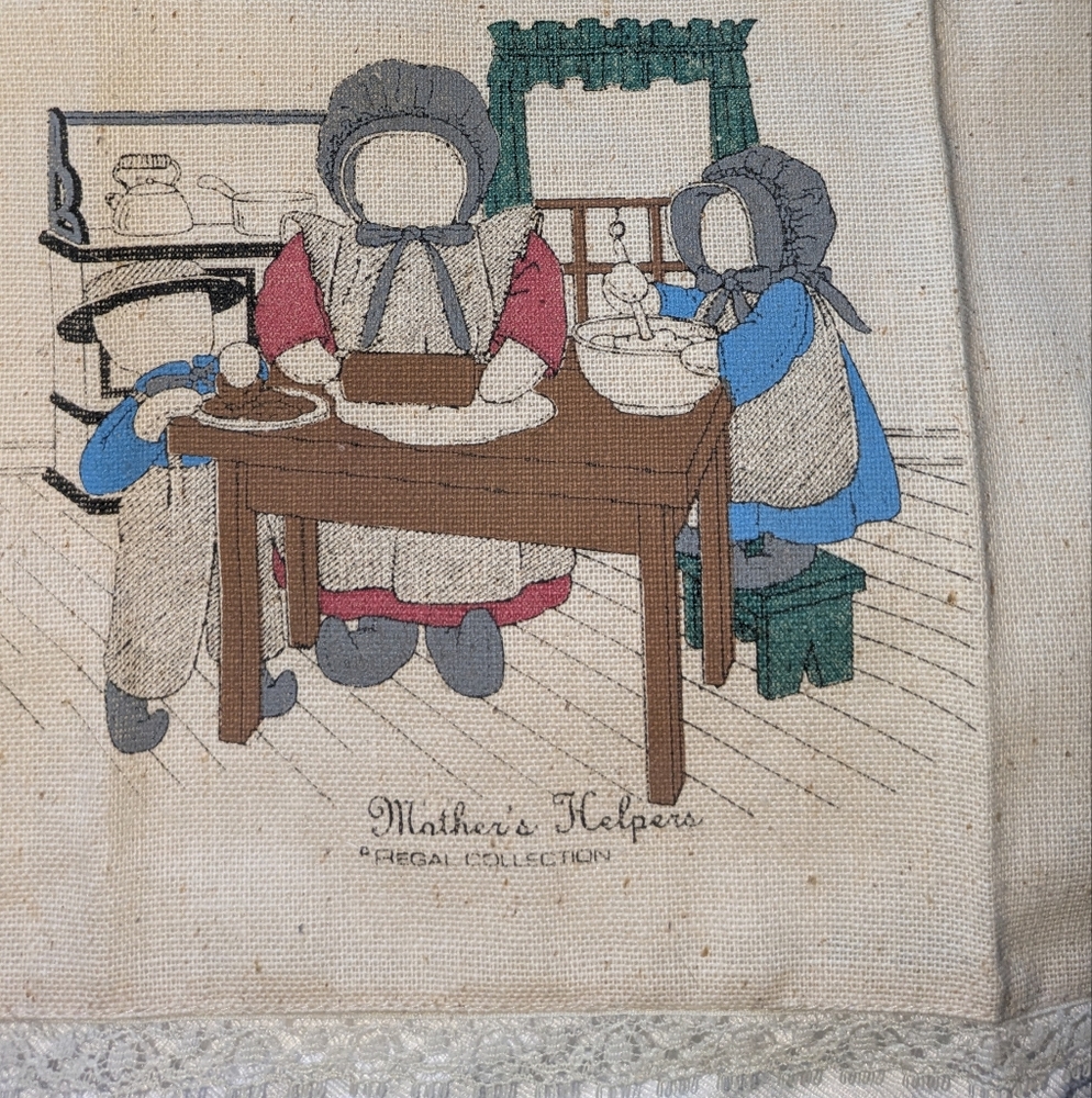Vintage 1983 Printed Faceless Amish Tea Towel Folk Art
